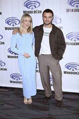 Melissa Roxburgh, Josh McKenzie-stock-foto