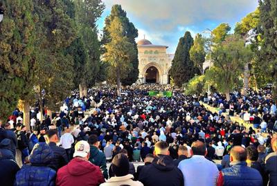 Jerusalem's Al-Agsa Mosque compound at the start of the Eid al-Fitr, which marks the end of the holy fasting month of Ramadan,-stock-foto