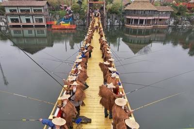 News Bilder des Tages CHANGSHA, CHINA - MARCH 29: Farmers dressed as Jiang Taigong , a Chinese semi-mythological figure,-stock-foto