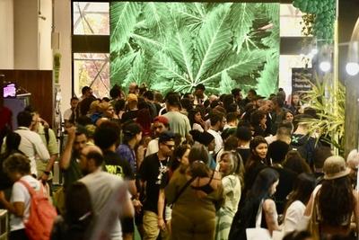 RECORD DATE NOT STATED Sao Paulo (SP), 09/16/2023 - First/Expo/Cannabis/Brazil/in/SP Sao Paulo (SP), 09/16/2023 - First/-stock-foto