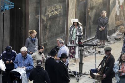 Sherry Hormann und Nina Kunzendorf bei Dreharbeiten am Set f?r das TVNOW Serien-Drama Torstra?e 1 auf der Steinstra?e. G-stock-foto