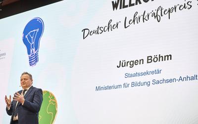 Deutscher Lehrkr?ftepreis - Vorbildliche Schulleitung - J?rgen B?hm-stock-photo