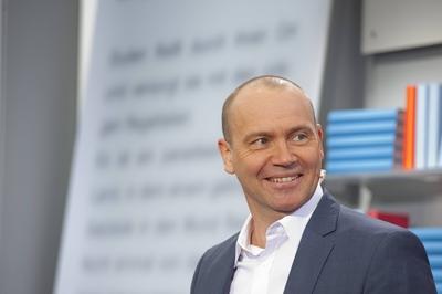 Bildnummer: 55039883  Datum: 17.03.2011  Copyright: imago/fredericUhrzeit 13:00 Uhr Ort Das Blaue Sofa, Autor/ Schriftsteller Simon Beckett Titel des Buches Verwesung anl?sslich der Buchmesse Leipzig 2011 People Kultur Literatur Pressetermin Das Blaue Sofa Portr?t kbdig xdp xo0x 2011 quer premiumd Buchmesse Leipzig 2011 Bildnummer 55039883 Date 17 03 2011 Copyright Imago Frederic Time 13 00 Clock Place the Blue Sofa Author Writer Simon Beckett Title the Book Putrefaction during the Book Fair Leipzig 2011 Celebrities Culture Literature Press call the Blue Sofa Portrait Kbdig XDP xo0x 2011 horizontal premiumd Book Fair Leipzig 2011-stock-foto