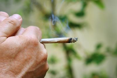 Joint rauchen zur Entspannung smoking a joint to relax BLWS714571 *** Joint smoke to Relaxation Smoking a Joint to Relax-stock-foto