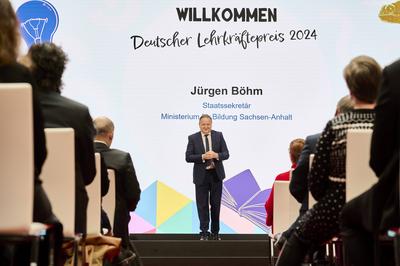 Deutscher Lehrkr?ftepreis - Vorbildliche Schulleitung - J?rgen B?hm-stock-photo
