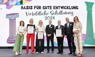 Deutscher Lehrkr?ftepreis - Vorbildliche Schulleitung-stock-photo