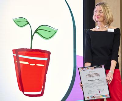 Deutscher Lehrkr?ftepreis - Vorbildliche Schulleitung-stock-photo