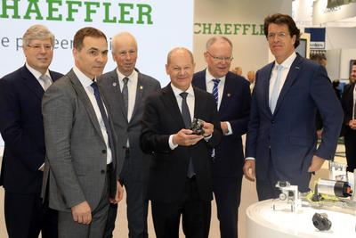Bundeskanzler Scholz auf Hannover Messe-stock-foto