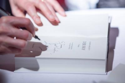 S I M O N B E C K E T T liest aus seinem neuen Werk Der Hof Simon Beckett GBR Autor Schriftst-stock-photo