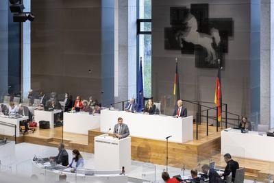  Plenum - Plenarsitzung des nieders?chsischen Landtages am 15.09.2021. Aktuelle Stunde unter dem Titel Den Wolf bejagen-stock-foto