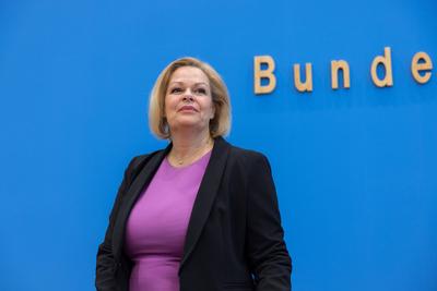 Bilanz der Migrationspolitik in der aktuellen Legislaturperiode-stock-foto
