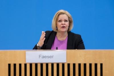 Bilanz der Migrationspolitik in der aktuellen Legislaturperiode-stock-foto