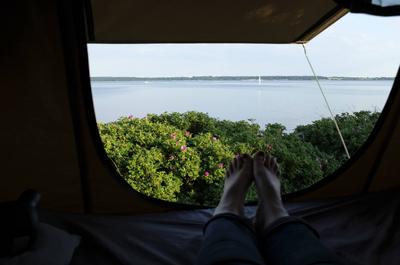 Strand alternativer Campingplatz Eckernf?rder Bucht Schleswig Holstein Deutschland *** Beach alternative camping Eckernf-stock-photo