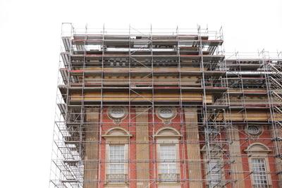 Dachsanierung Neues Palais Potsdam-stock-foto