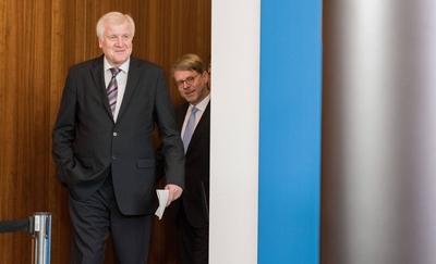 Horst Seehofer + Hans Eckhard Sommer Die Skandal Beh?rde bekommt einen neuen Juristen aus Bayern als-stock-foto