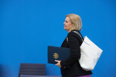 Bilanz der Migrationspolitik in der aktuellen Legislaturperiode-stock-foto