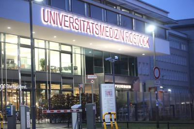 Blick am Dienstag (02.01.2024) in der Hanse- und Universit?tsstadt Rostock auf Universit?re Notfallzentrum (UNZ) der ?rt-stock-foto