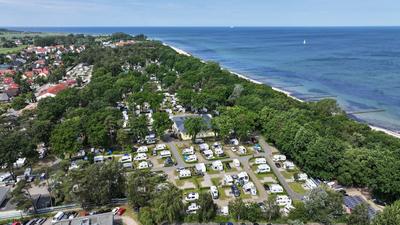 MV++Campingpark K?hlungsborn++ K?hlungsborn, Deutschland. Blick auch den Campingpark K?hlungsborn direkt am Strand der O-stock-foto