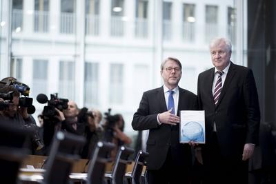 Horst Seehofer, Hans-Eckhard Sommer - Migrationsbericht DEU, Deutschland, Germany, Berlin, 23.01.2019 Horst Seehofer, Bu-stock-foto