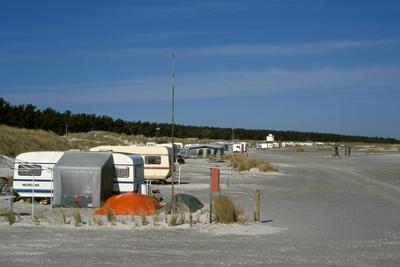 Bildnummer: 50085184  Datum: 06.04.2002  Copyright: imago/Paul SchroederCampingurlaub mit dem Wohnwagen am Strand von Prerow, Landschaft , Objekte; 2002, Ostsee, Dar?, Darss, Prerow, Regenbogencamp, Camping, Campingplatz, Wohnwagenurlaub, Urlaub, Zeltplatz, Dauercamper; , quer, Kbdia, Totale, Deutschland, ohne, Reisen, Europa-stock-photo