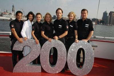 Sanna Englund, Gerit Kling, Rhea Harder, Janette Rauch, Matthias Schloo, Serhat Cokgezen, Bruno F. Apitz am Set von der-stock-foto