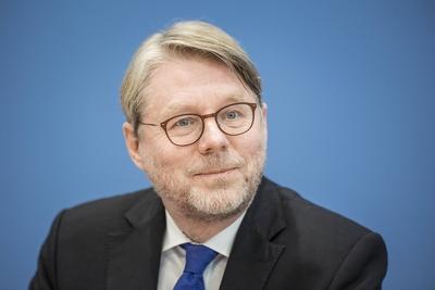 Hans Eckhard Sommer Praesident des Bundesamts fuer Migration und Fluechtlinge aufgenommen im Rahme-stock-photo