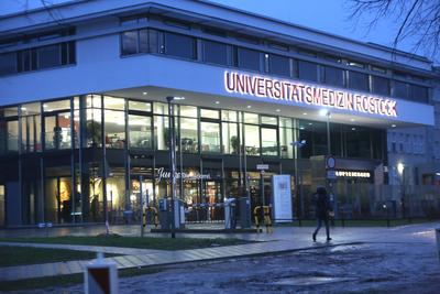 Blick am Dienstag (02.01.2024) in der Hanse- und Universit?tsstadt Rostock auf Universit?re Notfallzentrum (UNZ) der ?rt-stock-foto