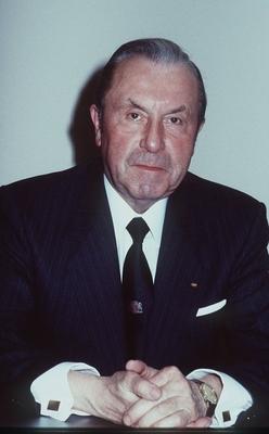 Bildnummer: 56673737  Datum: 01.02.1987  Copyright: imago/teutopressDr. Kurt Rebmann 02/87 h?r Mann grauhaarig Justiz Politik seri?s Jackett Krawatte blau hoch halb H?nde ernst Mann grauhaarig Justiz Politik People 01 xmk x0x 1987 hoch  56673737 Date 01 02 1987 Copyright Imago teutopress Dr Kurt Rebmann 02 87 hearing Man grauhaarig Justice politics seriously Jacket Tie Blue vertical half Hands Ernst Man grauhaarig Justice politics Celebrities 01 xmk x0x 1987 vertical-stock-photo