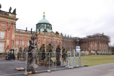 Dachsanierung Neues Palais Potsdam-stock-photo