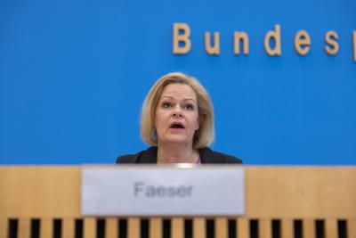 Bilanz der Migrationspolitik in der aktuellen Legislaturperiode-stock-foto