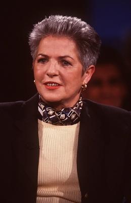 Bildnummer: 56862140  Datum: 01.03.1998  Copyright: imago/teutopressClaire Marienfeld (Wehrbeauftragte) 03/98 her Frau Politik CDU seri?s grauhaarig kurzhaarig Bundeswehr Verwaltung seri?s Pullover Blazer Halstuch Schmuck Ohrring sitzend Portrait hoch neutral People x0x xsk 1998 hoch  56862140 Date 01 03 1998 Copyright Imago  Claire Marienfeld Military officer 03 98 her Woman politics CDU seriously grauhaarig short Bundeswehr Administration seriously Sweater Blazer Neckerchief Jewellery Earring seated Portrait vertical neutral Celebrities x0x xSK 1998 vertical-stock-foto
