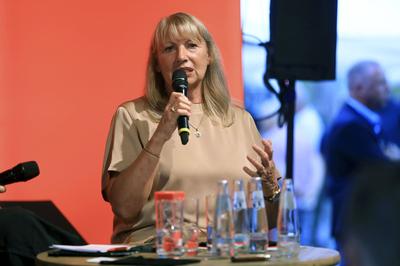 Petra K?pping bei einer Wahlkampfveranstaltung der SPD zur Landtagswahl in Sachsen im Biergarten des Felsenkellers in Le-stock-foto