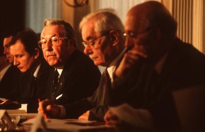 Bildnummer: 57689612  Datum: 15.01.1990  Copyright: imago/StockhoffJAHRESPRESSEKONFERENZ, BUNDESANWALTSCHAFT, 15.01.1990, KARLSRUHE - Generalbundesanwalt Prof. Dr. Kurt REBMANN (3.v.l.) spricht w?hrend der Jahrespressekonferenz im Palais des Bundesgerichtshofs. Gesellschaft GER People Justiz PK x0x xub 1990 quer Generalbundesanwalt Jahrespressekonferenz Justiz  57689612 Date 15 01 1990 Copyright Imago  Annual press conference Federal prosecutor 15 01 1990 Karlsruhe Office of the Attorney General Prof Dr Kurt Rebmann 3 V l speaks during the Annual press conference in Palais the Federal Court of Justice Society ger Celebrities Justice press conference x0x  1990 horizontal Office of the Attorney General Annual press conference Justice-stock-photo