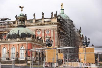 Dachsanierung Neues Palais Potsdam-stock-foto