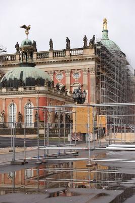Dachsanierung Neues Palais Potsdam-stock-foto