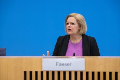 Bilanz der Migrationspolitik in der aktuellen Legislaturperiode-stock-foto