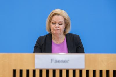 Bilanz der Migrationspolitik in der aktuellen Legislaturperiode-stock-foto