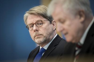 Hans Eckhard Sommer L Praesident des Bundesamts fuer Migration und Fluechtlinge und Bundesinnen-stock-photo