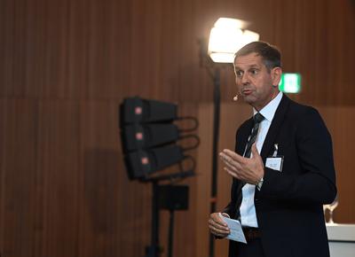 Meyer Werft beginnt mit Bau von Offshore-Konverterplattform Olaf Lies (SPD), Wirtschaftsminister von Niedersachsen, spri-stock-foto