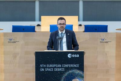 Weltraumschrott - eine reale Gefahr.-stock-foto