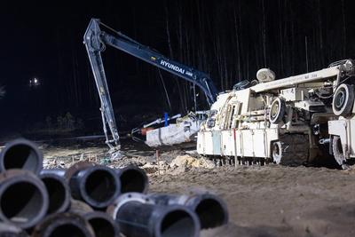 search of heavy M88 vehicle and its crew-stock-foto