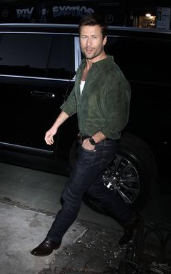 Glenn Powell seen at Smash Kitchen-stock-foto