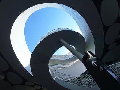 Kaohsiung, Taiwan - 21. M?rz 2025: Der brandneue Bahnhof in Kaohsiung City ist eine unterirdische Bahnwa-stock-foto