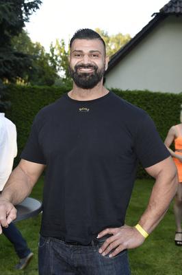 Vittorio Pirbazari beim Dr. Sindsen Techno Livestream unter dem Motte Wir setzen ein Zeichen! - Stoppt Mobbing bei Dr. S-stock-foto