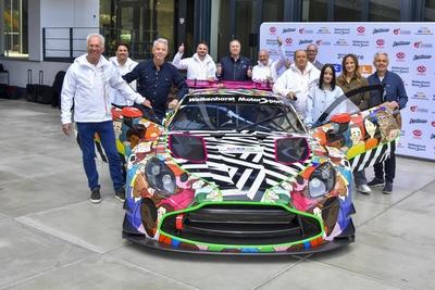 Wolfram Maria Kons RTL Fernsehmoderator Anna Fleischhauer Sportmoderatorin Andreas von Thien TV Moderator Heiko Wasser RTL Formel 1 Experte Moderator Henry Walkenhorst NTV Sport Lutz Leif Linden Avd Praesident Alessa Luisa Naujoks NTV Sport Moderatorin bei der praesentation des Charity Cars Aston Martin GT3 mit ca 30.000 Unterschriften.Fuer je 30,00 Euro pro Unterschift pro Spender zu gunsten der RTL Charity Stiftung - Wir helfen Kindern bei RTL Deutschland am 03.04.2025 in Koeln NRW Deutschland *** Wolfram Maria Kons RTL TV presenter Anna Fleischhauer Sports presenter Andreas von Thien TV presenter Heiko Wasser RTL Formula 1 expert Presenter Henry Walkenhorst NTV Sport Lutz Leif Linden Avd President Alessa Luisa Naujoks NTV Sport pres-stock-foto