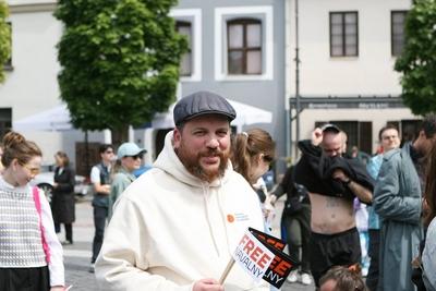 2023-06-04 Vilnius Lithuania. Exiled russians celebrate opposition leader s Alexey Navalny birthday in Vilnius. Leonid V-stock-foto