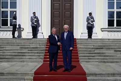 Abdullah II. bin al-Hussein und Frank-Walter Steinmeier beim Empfang des K?nigs von Jordanien zu einem gemeinsamen Gespr-stock-foto