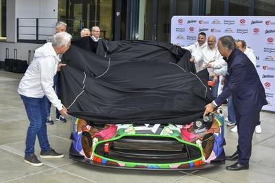 Wolfram Maria Kons RTL Fernsehmoderator Anna Fleischhauer Sportmoderatorin Andreas von Thien TV Moderator Heiko Wasser RTL Formel 1 Experte Moderator Henry Walkenhorst NTV Sport Lutz Leif Linden Avd Praesident Alessa Luisa Naujoks NTV Sport Moderatorin bei der praesentation des Charity Cars Aston Martin GT3 mit ca 30.000 Unterschriften.Fuer je 30,00 Euro pro Unterschift pro Spender zu gunsten der RTL Charity Stiftung - Wir helfen Kindern bei RTL Deutschland am 03.04.2025 in Koeln NRW Deutschland *** Wolfram Maria Kons RTL TV presenter Anna Fleischhauer Sports presenter Andreas von Thien TV presenter Heiko Wasser RTL Formula 1 expert Presenter Henry Walkenhorst NTV Sport Lutz Leif Linden Avd President Alessa Luisa Naujoks NTV Sport pres-stock-foto