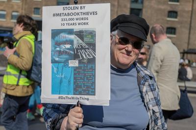 Authors Hand in Letter to META-stock-foto