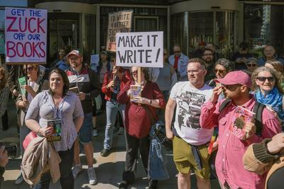 Authors Hand in Letter to META-stock-foto